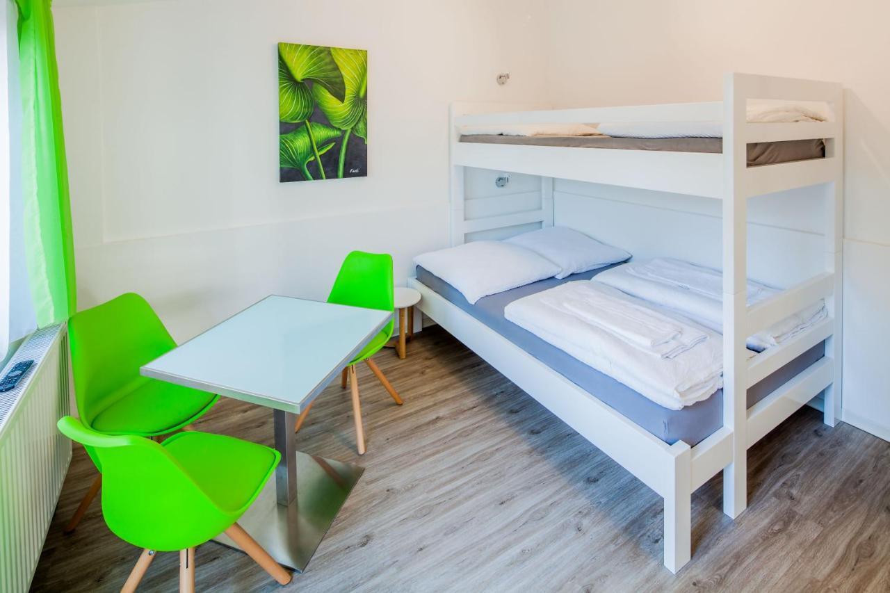 Secondhome Stuttgart - Moderne Grosse Wohnungen Nahe Der Hist Altstadt Von Esslingen An - Versch Groessen 8 - 11 - 19 Betten エスリンゲン エクステリア 写真